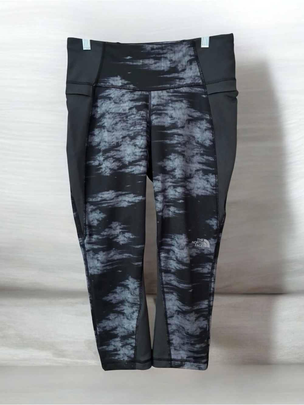 The North Face Women's Black & Gray Patterned Capri Leggings